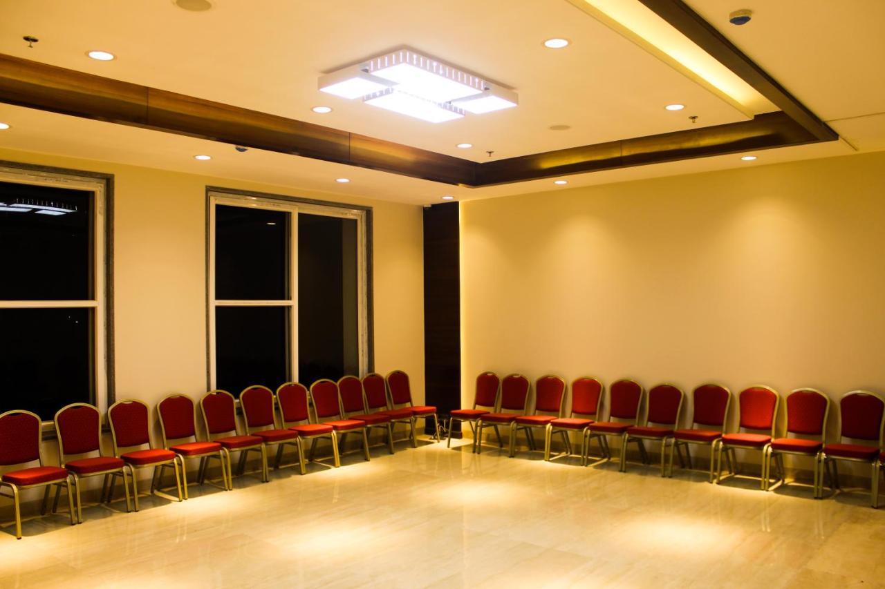 Hotel Rajhans Abhinandan 보팔 외부 사진
