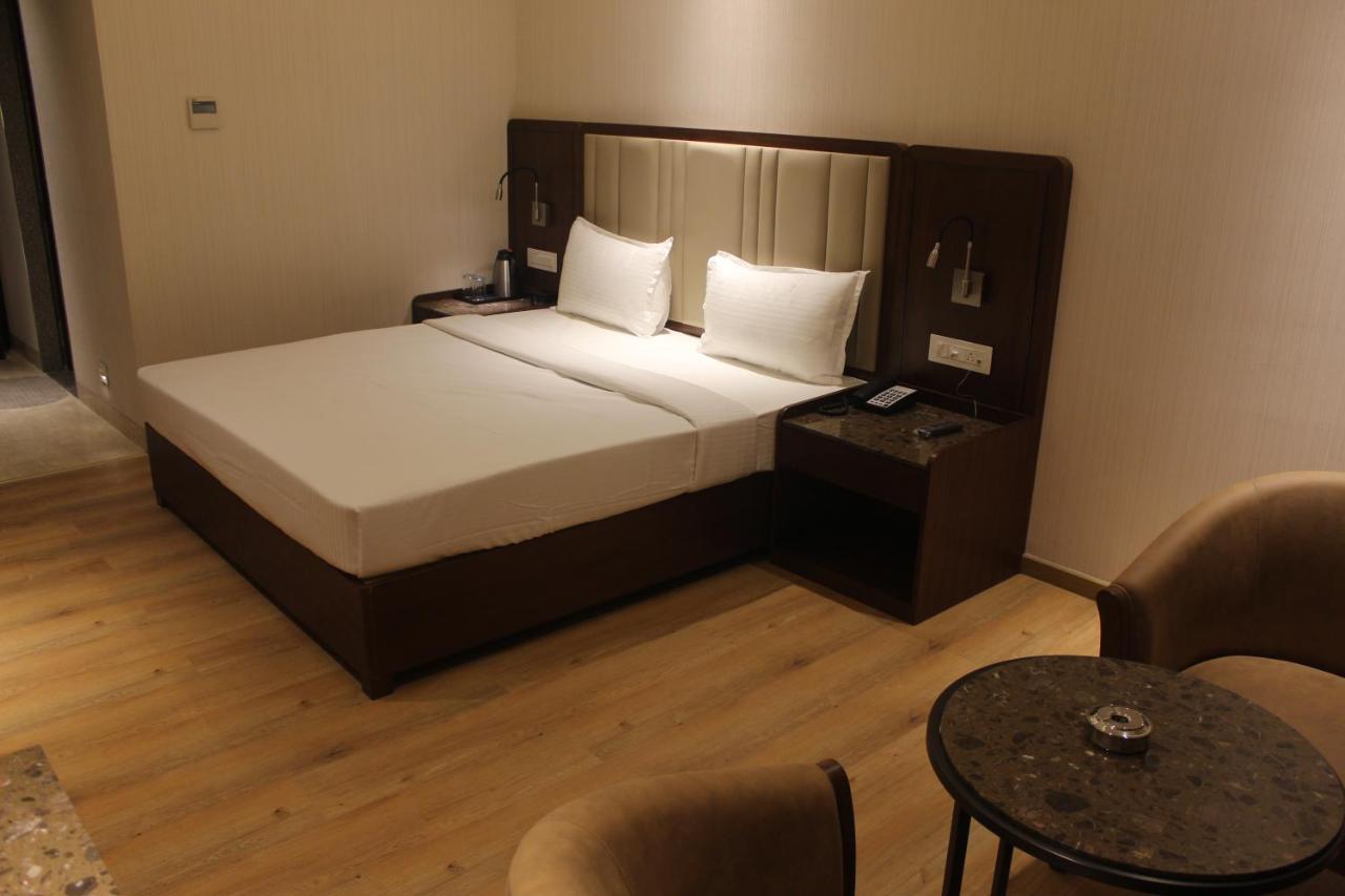 Hotel Rajhans Abhinandan 보팔 외부 사진