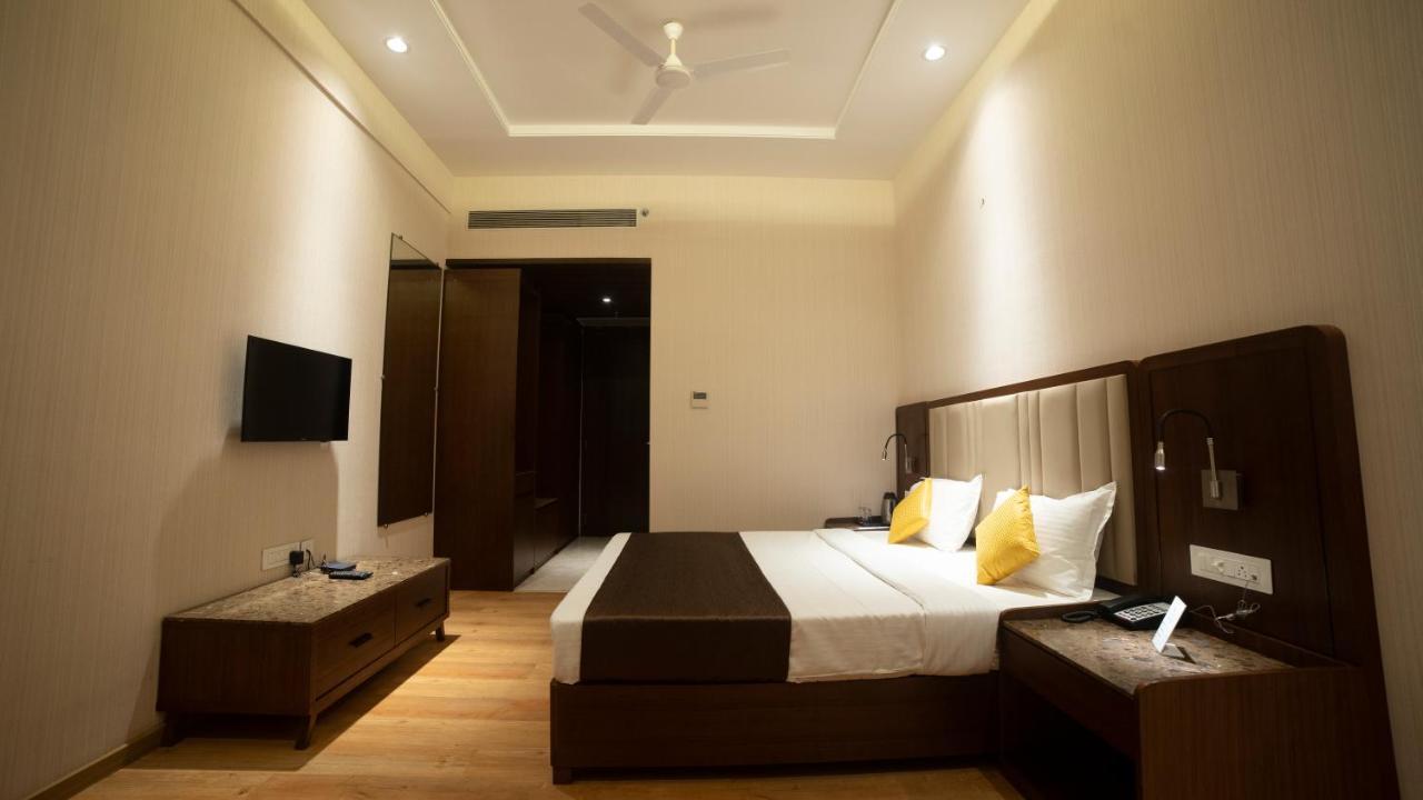 Hotel Rajhans Abhinandan 보팔 외부 사진