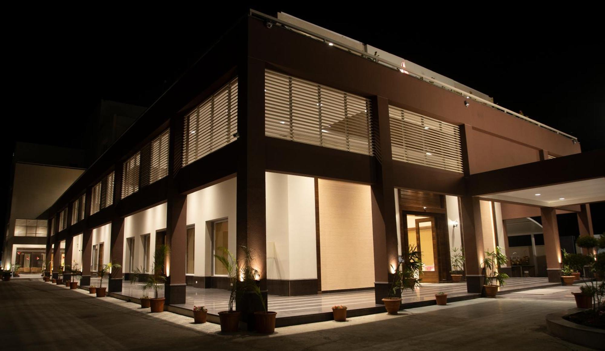 Hotel Rajhans Abhinandan 보팔 외부 사진