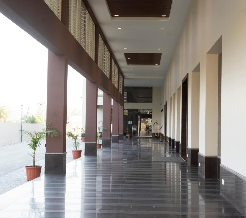 Hotel Rajhans Abhinandan 보팔 외부 사진
