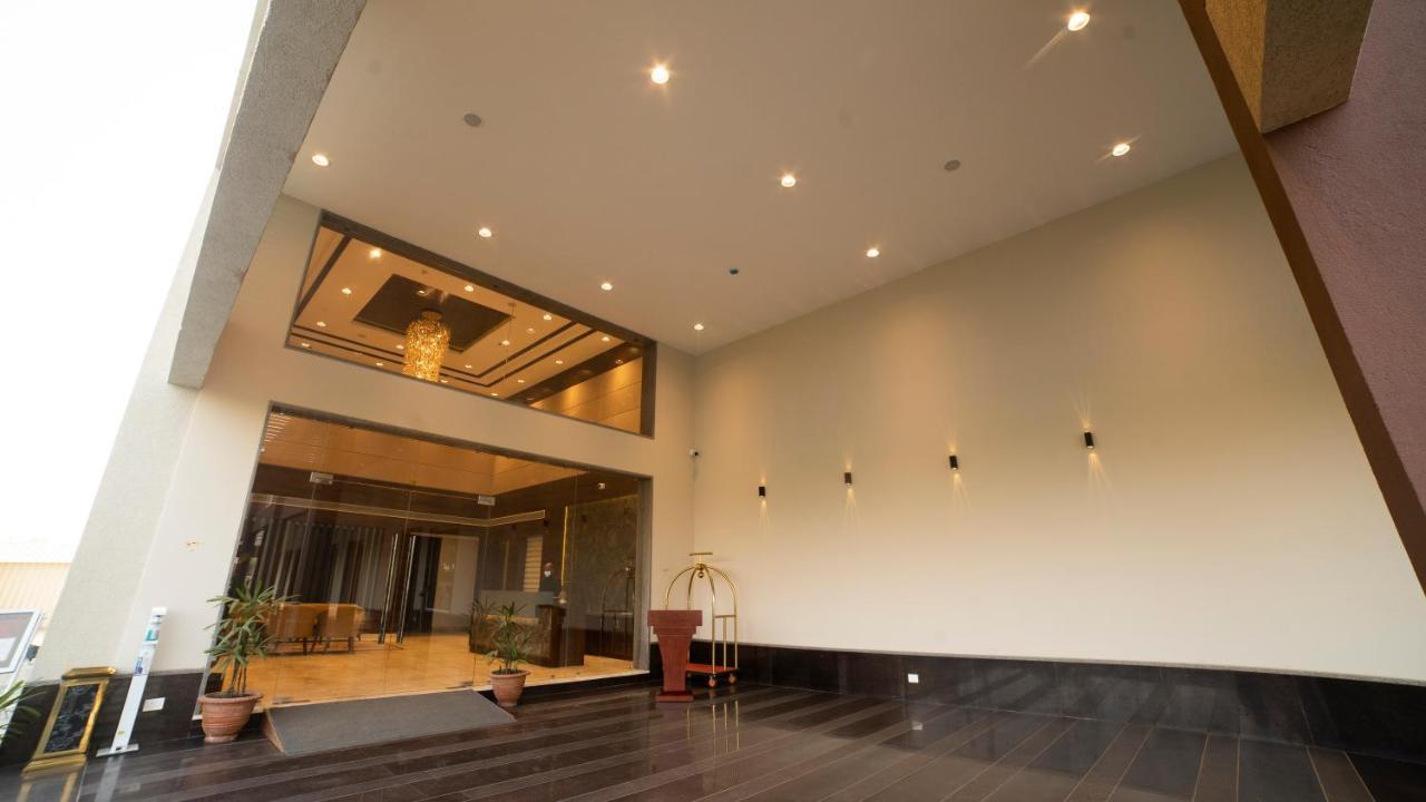 Hotel Rajhans Abhinandan 보팔 외부 사진